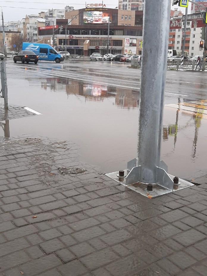 В Рязани новь ушёл под воду отремонтированный перекрёсток у «Глобуса»