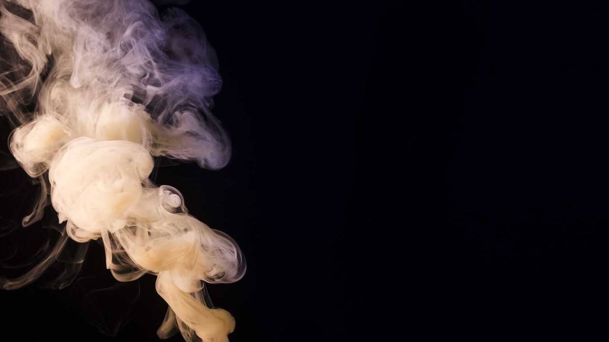 Сенатор Архаров предложил бороться с электронными сигаретами среди молодежи