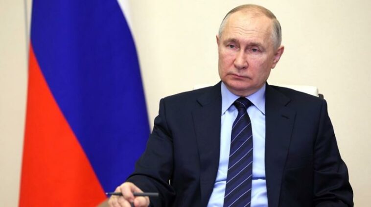 «Знаю, что они скажут»: Путин отказался давать слово главе Минфина на совещании