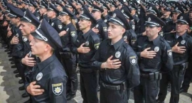 Всё, как в Америке: В Николаеве полицейская, матерясь, избила лежачего (18+ ВИДЕО)