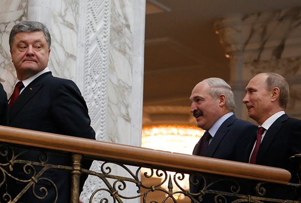Минск в вопросе Крыма пытается усидеть на двух стульях