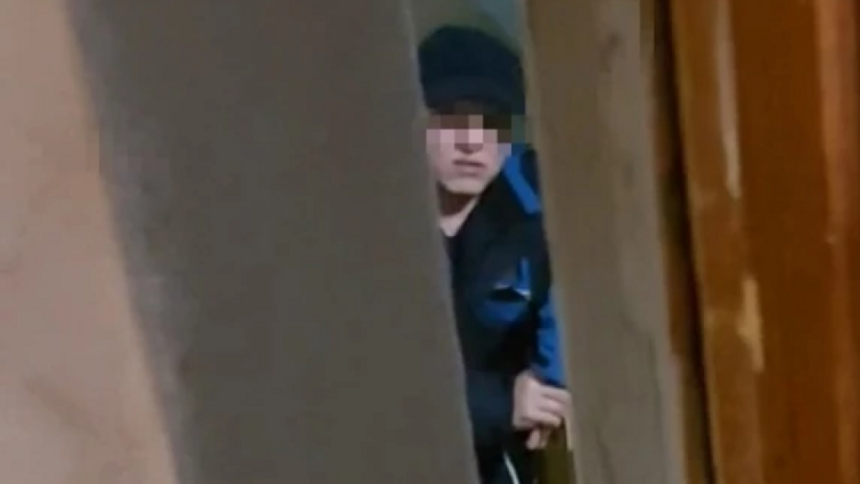 Пермяк приклеил себя к двери и требовал у бывшей подруги вернуть кошку