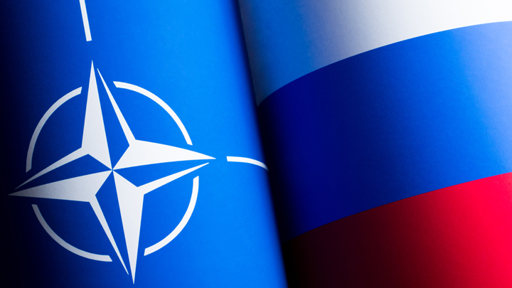 Россия взяла НАТО в клещи