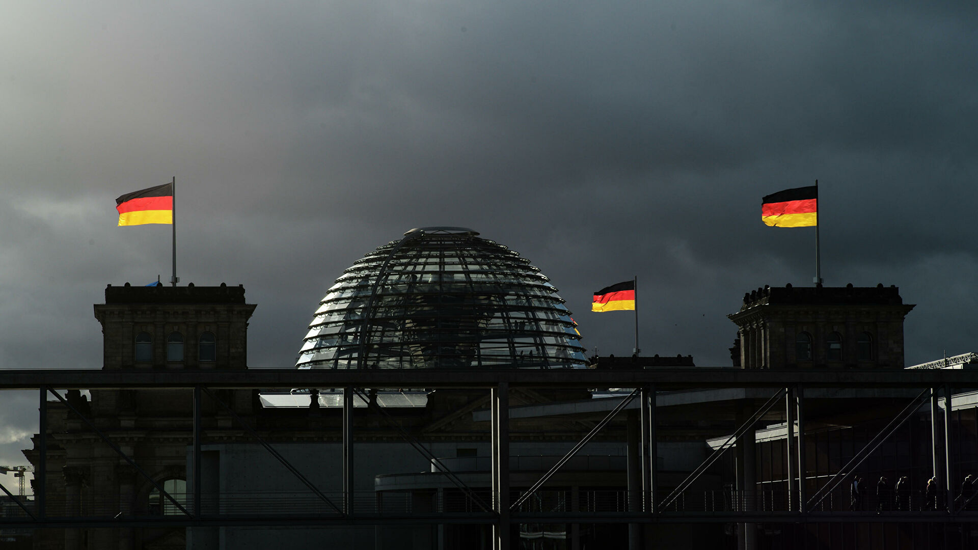 Флаги на здании бундестага в Берлине, Германия - РИА Новости, 1920, 19.02.2022