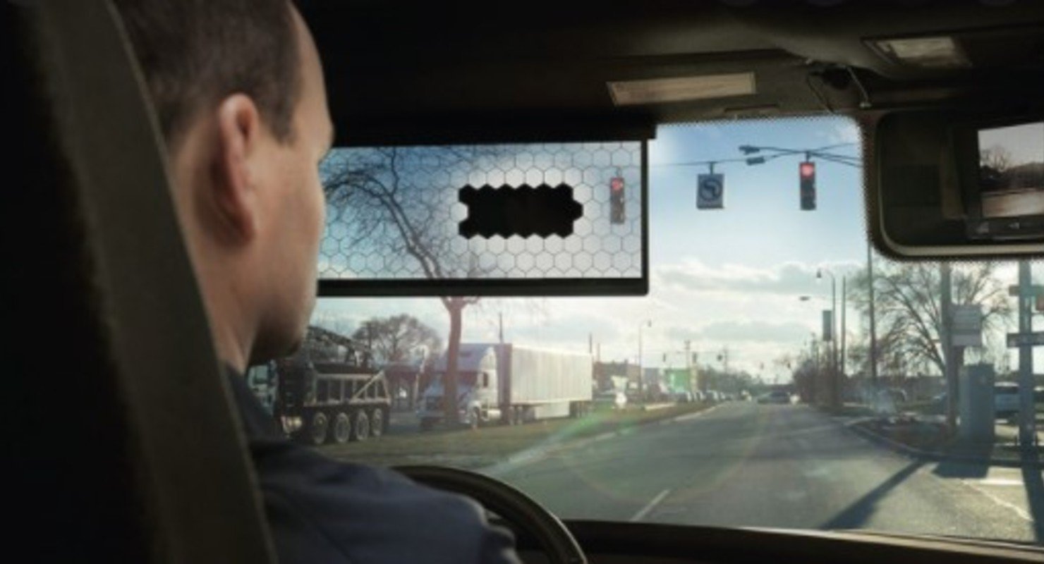 Солнцезащитный козырек для автомобиля превратили в футуристический гаджет