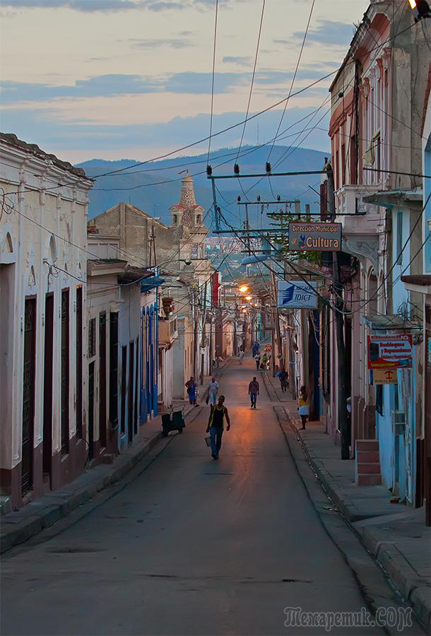 Сантьяго де куба. Куба Сантьяго де Куба. Santiago de Cuba город. Сантьяго де Куба фото города. Сантьяго-де-Куба достопримечательности.