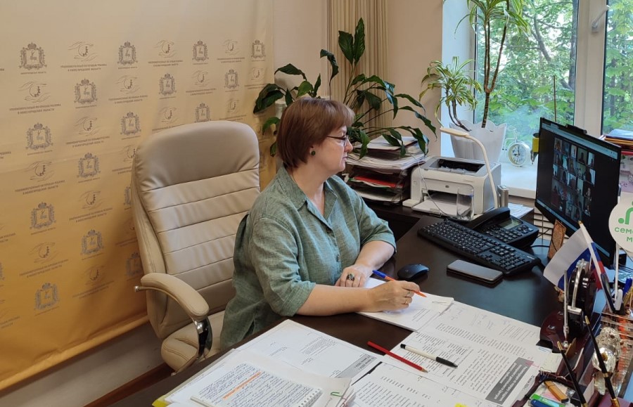 Маргарита Ушакова приняла участие в совещании по проекту «Дети в семье»