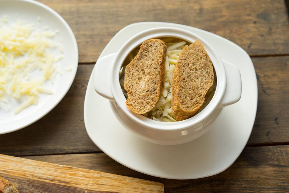 Классический французский луковый суп — вкус и текстура просто, бульона, чтобы, тимьяна, аромат, будет, снова, Лучше, Здесь, примерно, блюдо, течение, французы, будете, которой, горшочки, столько, уйдёт, всего, могут