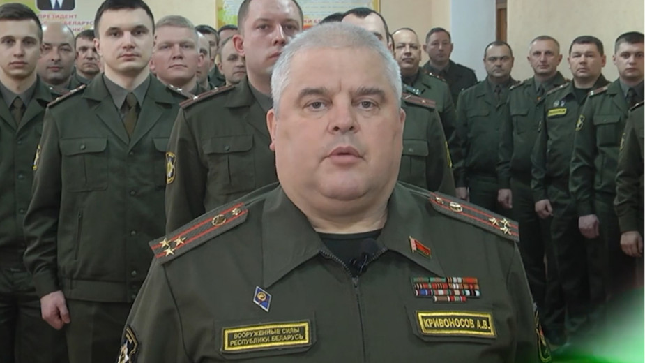 Гомельские военные пожали руки для «передачи энергии» от Лукашенко