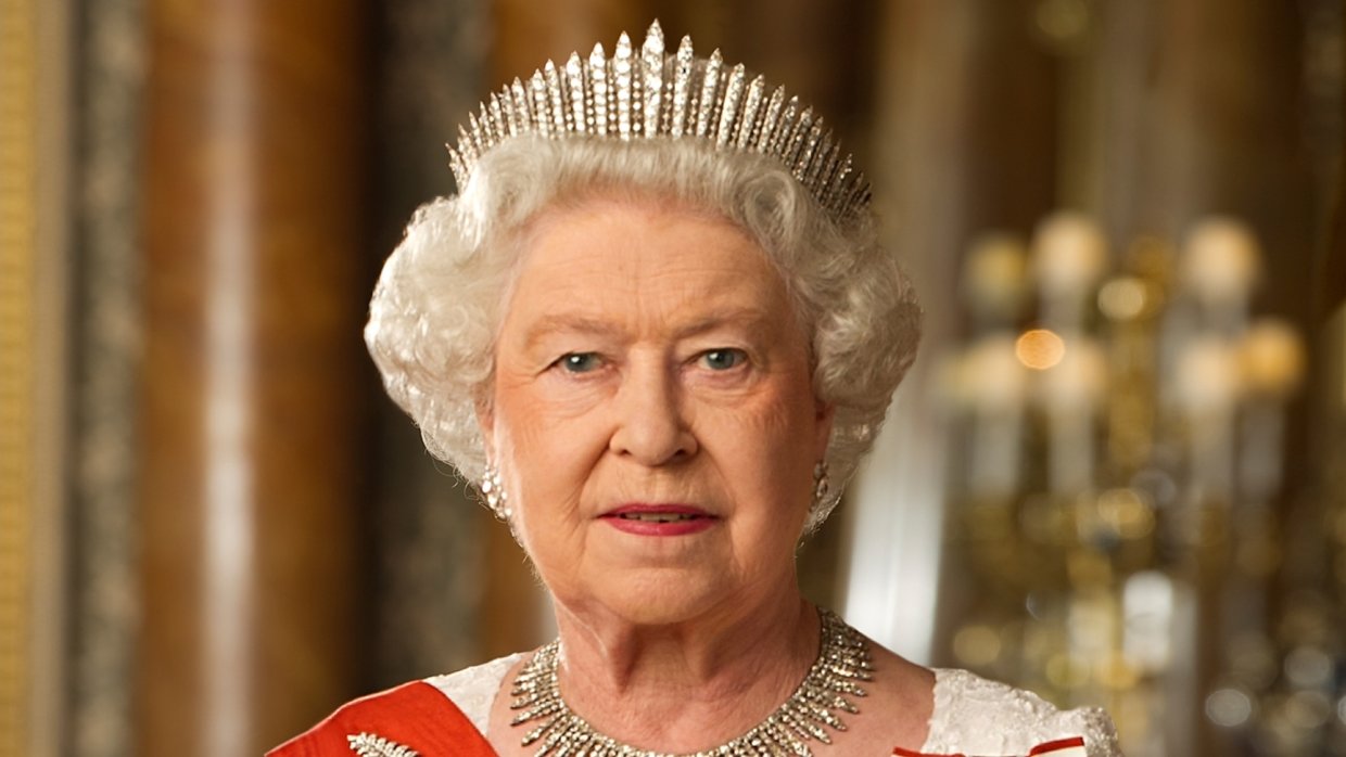 Елизавета II имеет право объявить войну любой стране от имени Великобритании