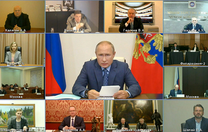 Путин поблагодарил деятелей культуры за работу во время пандемии