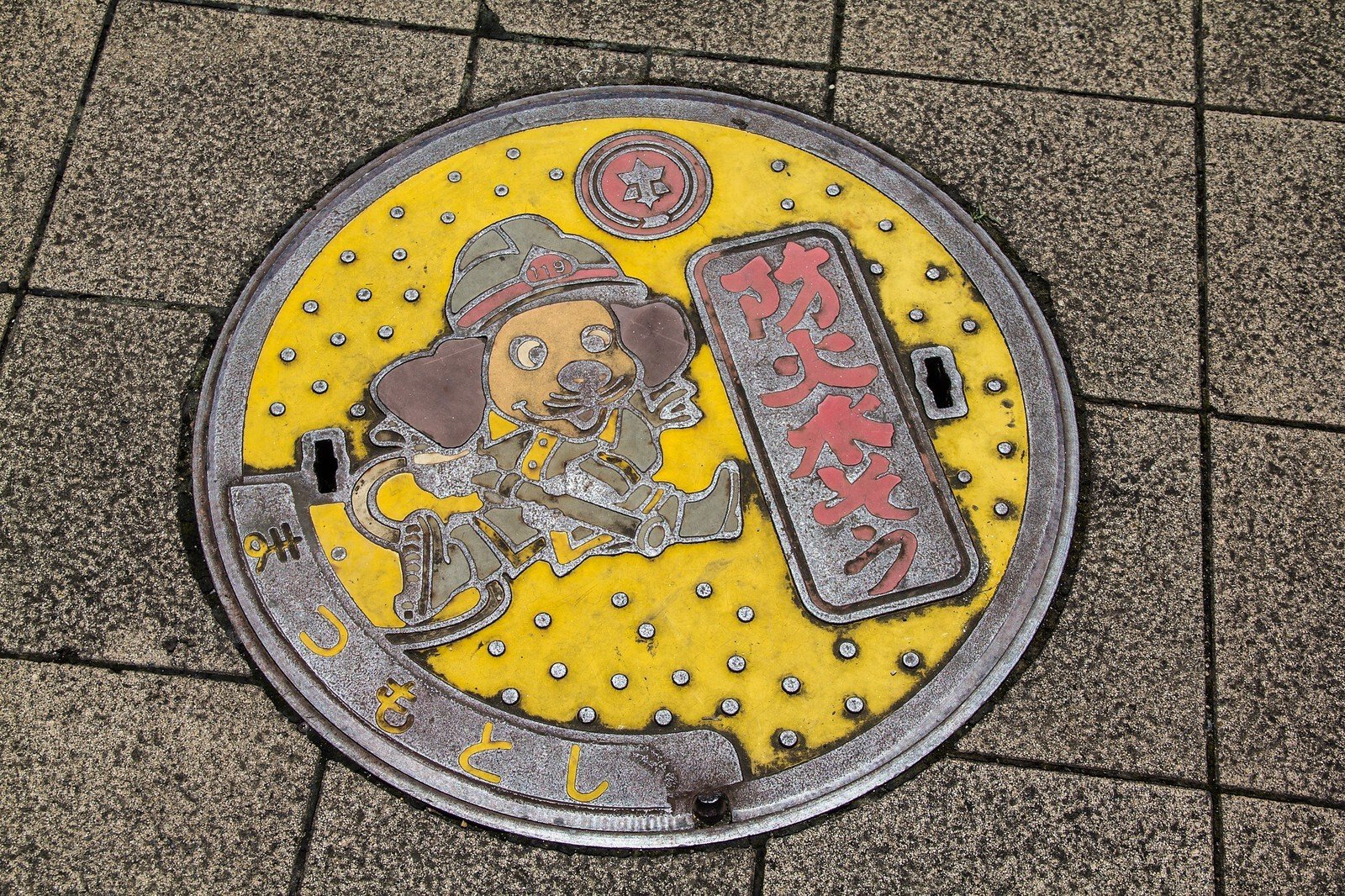 Яркие особенности оформления канализационных люков в Японии архитектура,где и как,городская среда,кто