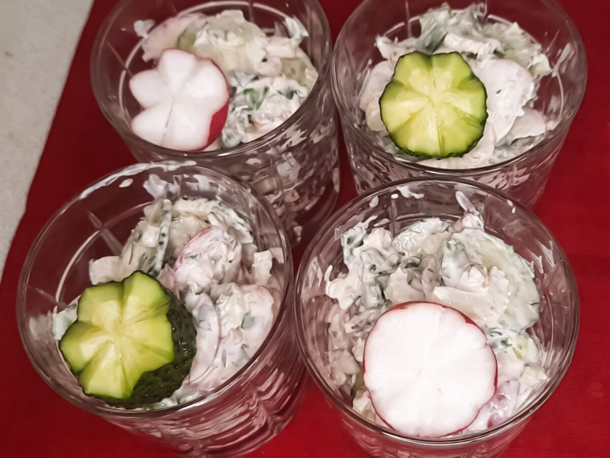 7 вкусных салатов в стаканчиках закуски,салаты
