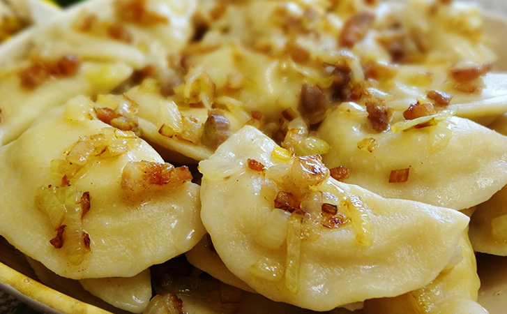 Вареники с тестом теперь всегда беспроигрышные. Тесто тоньше тюля, а начинка как в деревне - похожая новость на Toplenta