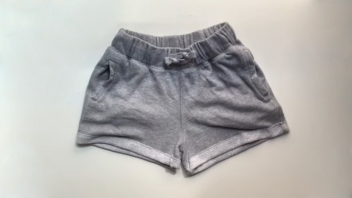 Есть ненужные спортивные брюки? Превратите их в ультрамодный летний комплект чтобы, ткани, нужно, резинки, сшейте, просто, отверстия, примерно, После, грудь, плечи, боковой, этого, последний, замыкая, полоску, кольцоДля, обхватить, Комплект, запасом