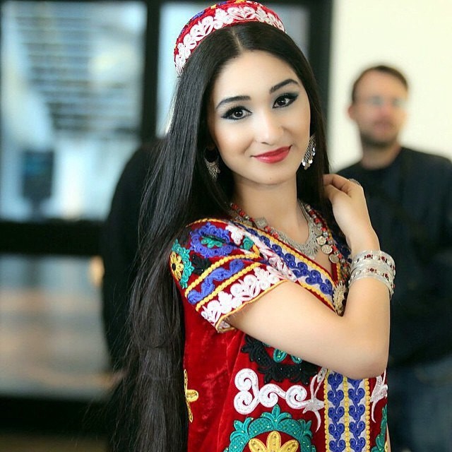 30 cамых красивых таджикских девушек