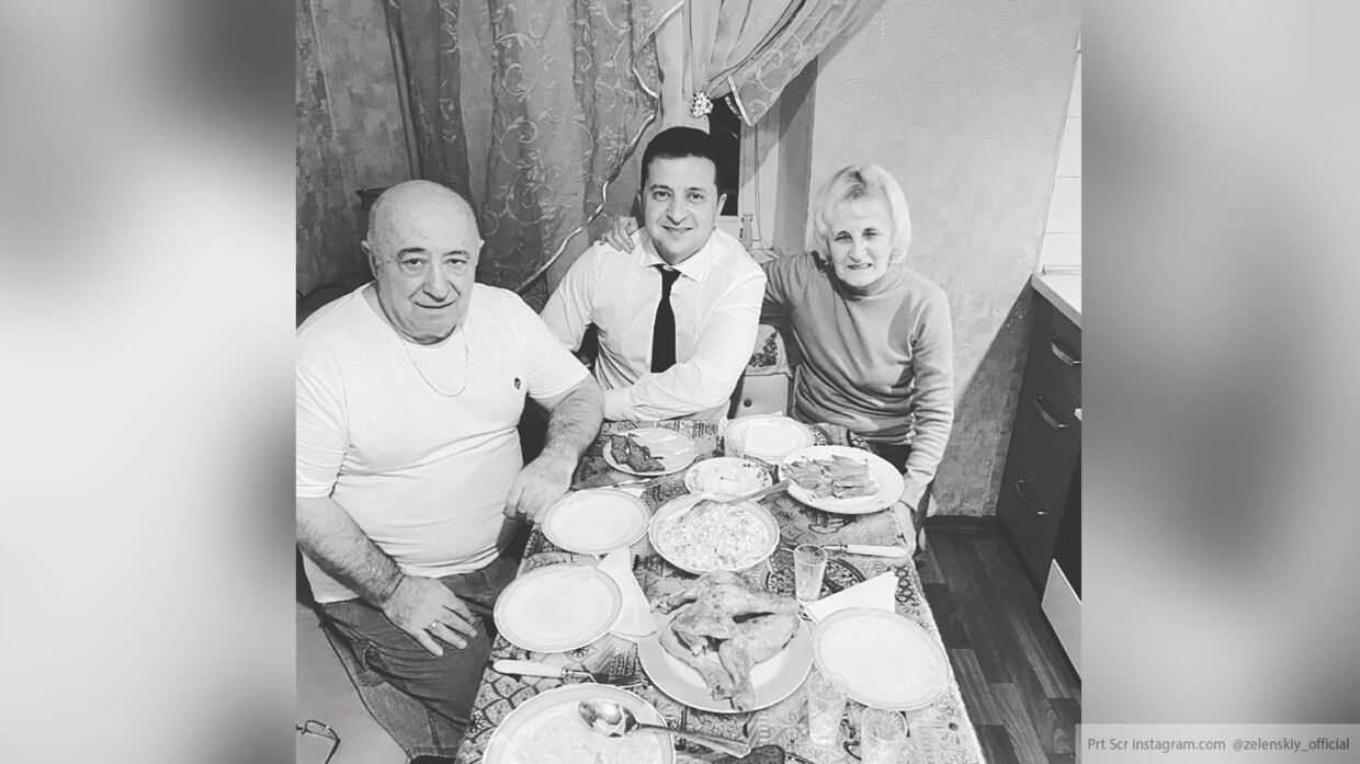 Родители зеленского владимира фото Пользователи соцсетей отреагировали на фото Зеленского из дома родителей. Ru24.p