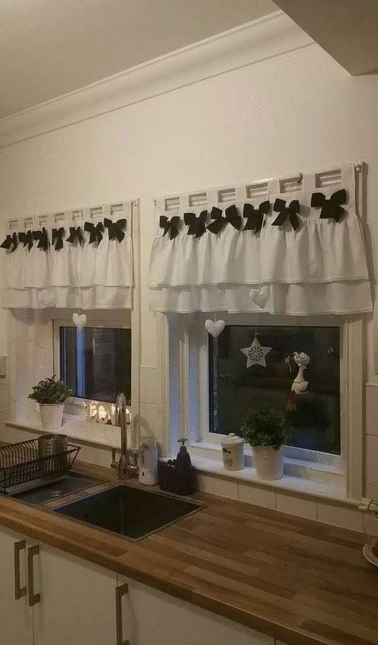 20 чудесных идей, как украсить окно на кухне шторами 