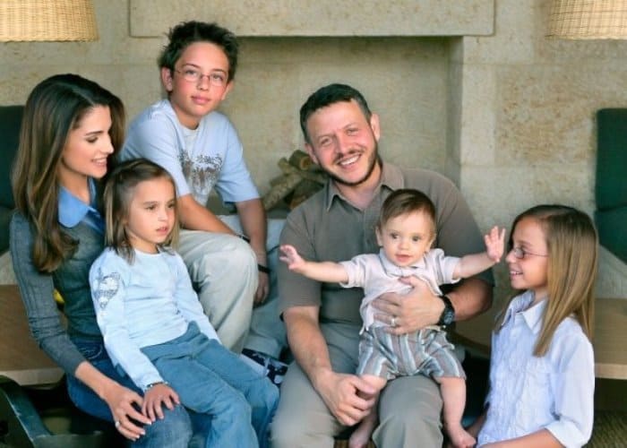 Король Иордании Абдалла II с женой Ранией и детьми | Фото: top-antropos.com