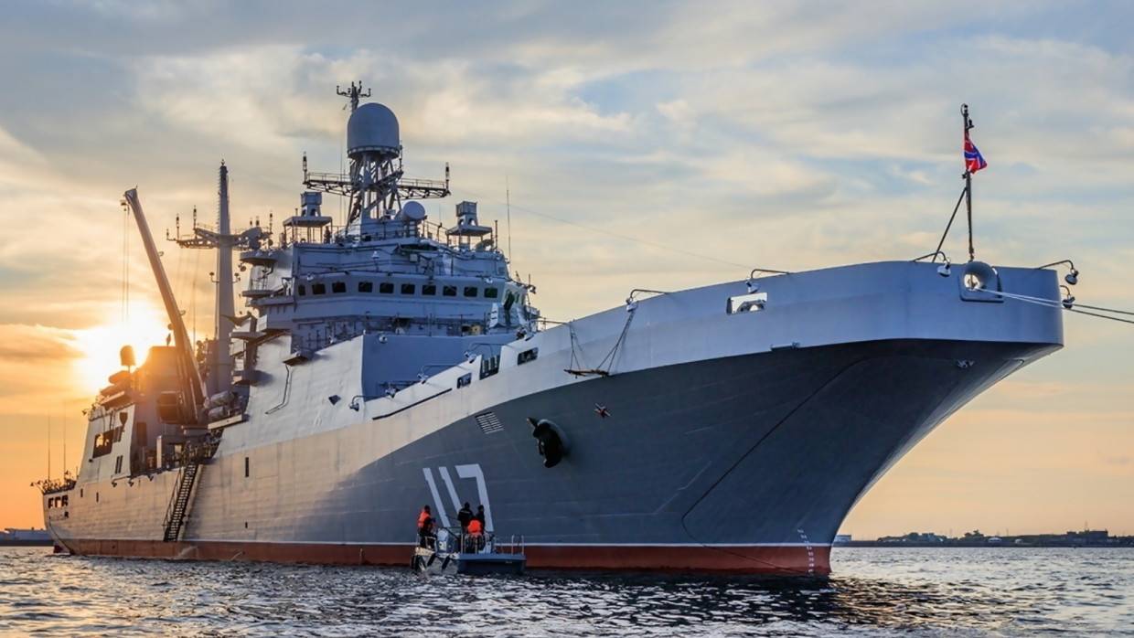 Отряд кораблей ВМФ РФ зашел в Севастополь после дальнего похода