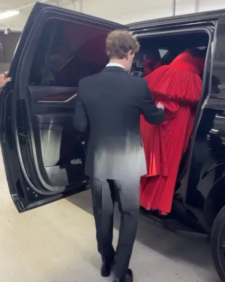 Марк Цукерберг и его жена Присцилла Чан впервые (и тайно) посетили Met Gala Цукерберг, Присцилла, Facebook, ЧанМарк, Instagram, дорожку, организацией, экстремистской, Супруги, Prada, посетили, мероприятия, планеты, давняя, подруга, женаты, Основатель, воспитывают, троих, дочерей