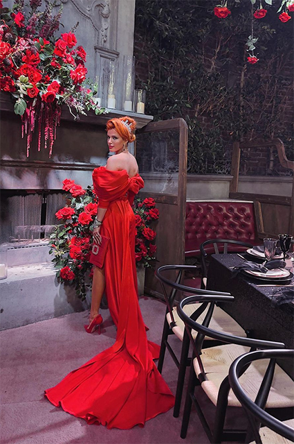 Два красных платья и огромный торт: Белла Торн и Бенджамин Масколо отметили помолвку Два красных платья и огромный торт: Белла Торн и Бенджамин Масколо отметили помолвку Звездные пары