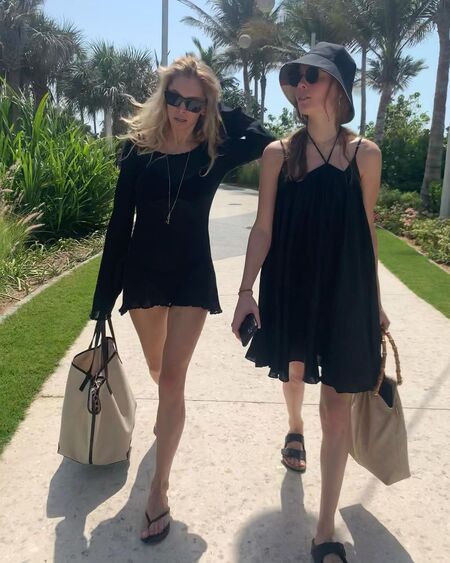 Море, солнце и песок: Вера Брежнева на отдыхе с сестрой и дочерьми в Дубае Море, солнце и песок: Вера Брежнева на отдыхе с сестрой и дочерьми в Дубае Дети,Дети знаменитостей