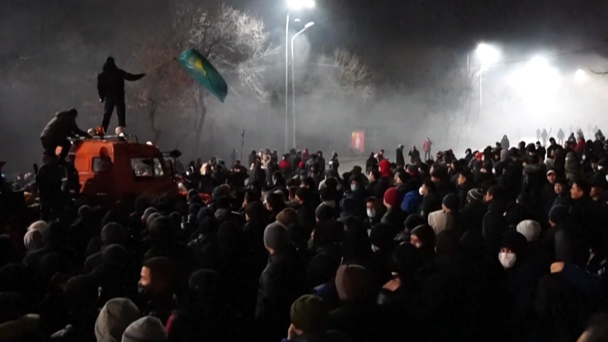 «Действовать жестко»: Солонников призвал власти Казахстана «отдавать суровые распоряжения»