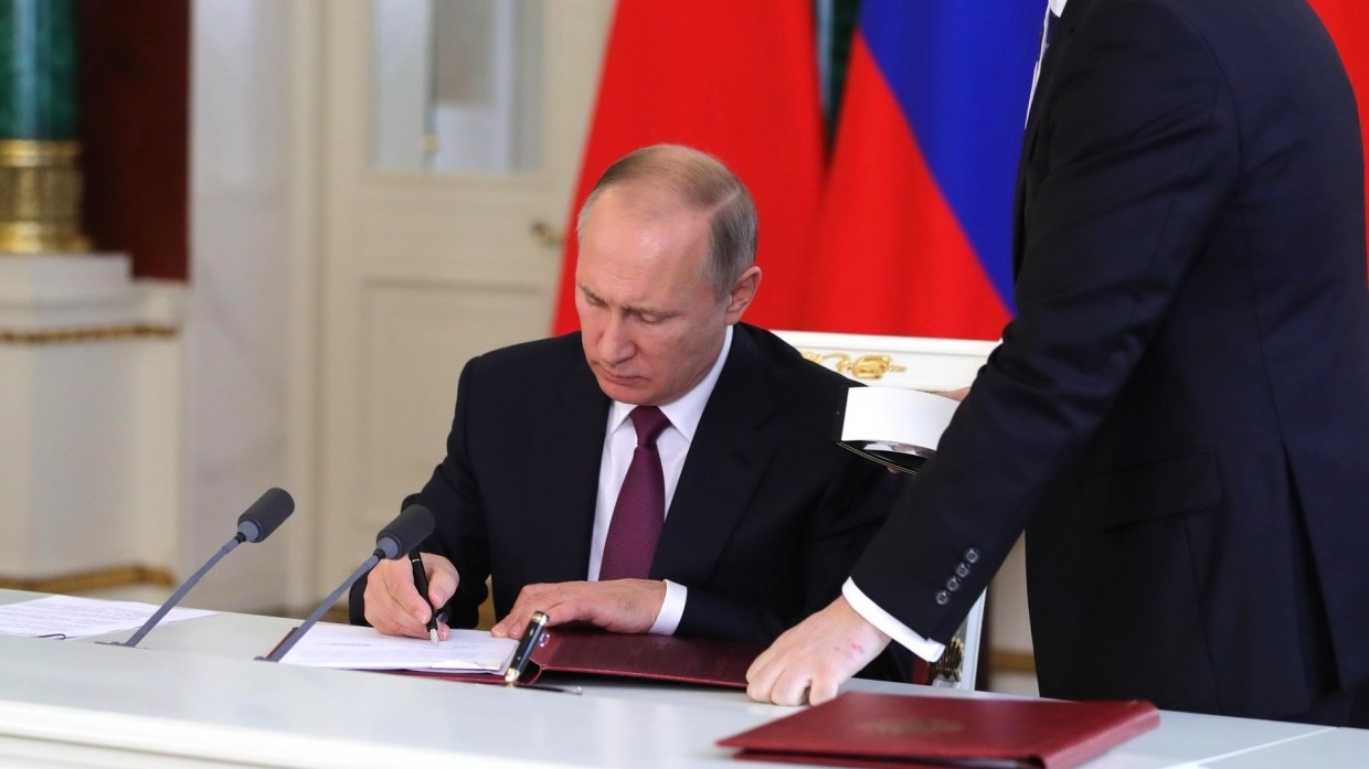 Путин указом освободил должности заместителя генпрокурора России Буксмана