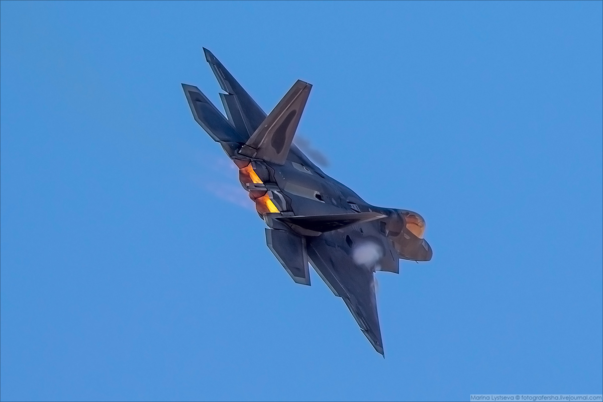 F22 vs F35 :  показ самолетов США  на аэрокосмическом слоне Dubai Airshow-2019 очень, авиашоу, самолёта, Пилотаж, наших, месте, камеры, Вихревые, жгуты, столб, форсажной, фотографиях, отлично, смотрятся, одиночный, видео, достаточно, скучным, покрутился, пилотаж