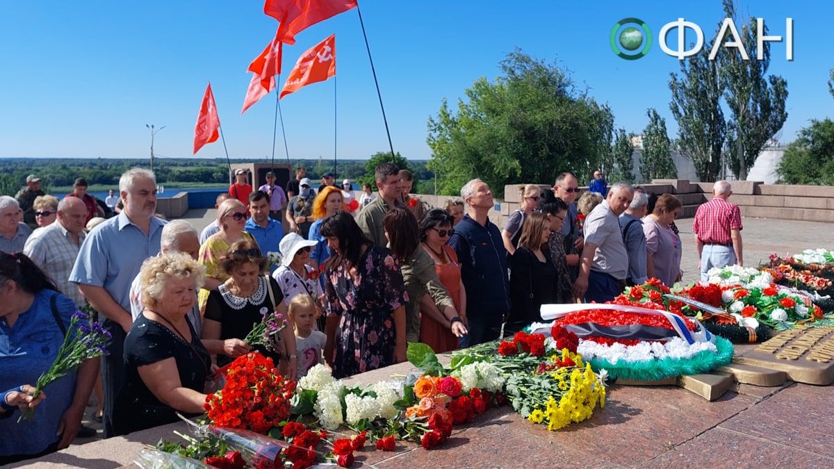 Церемония в честь Дня памяти и скорби прошла в Херсоне под артиллерийскую канонаду