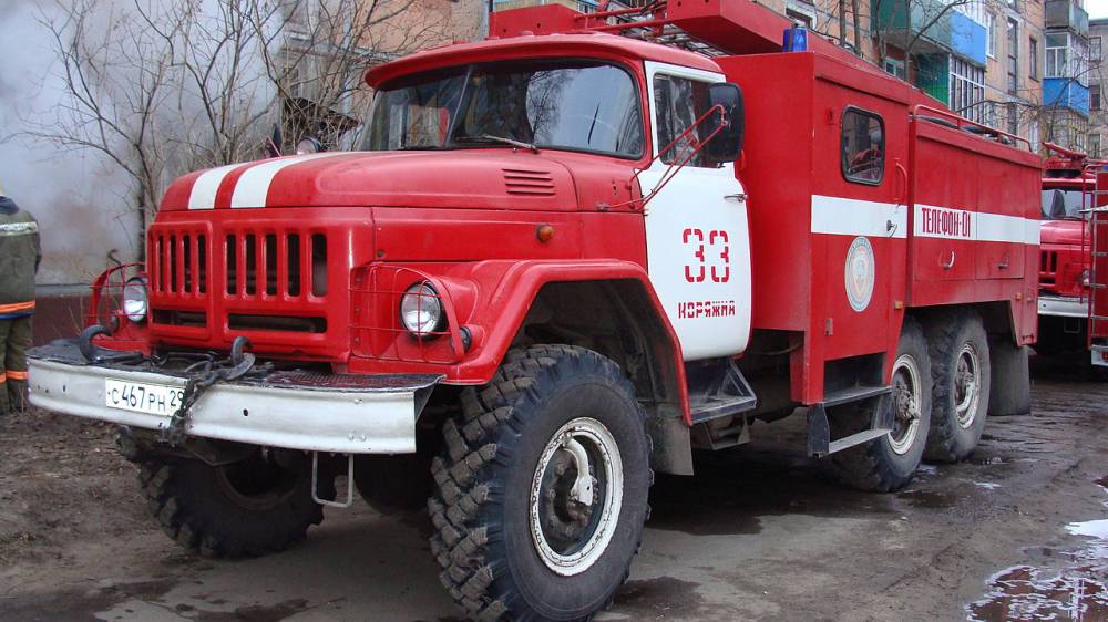 Бытовой вагончик сгорел на скандальной стройке дома в центре Новосибирска Происшествия