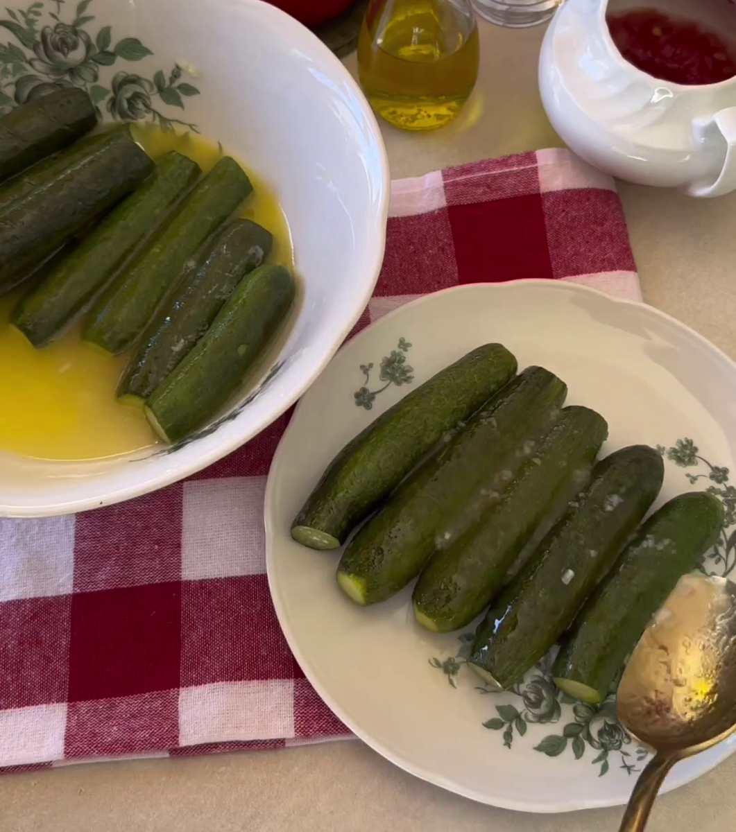 Кабачки, как маринованные огурцы, только вкуснее — простой отличный рецепт, о котором не все знают кабачки, маринованные, цукини, минут, обычные, нужно, всего, можно, стебля, кипящую, заправки, водой✅Приготовим, холодной, ополосните, обязательноПриготовление✅Цукини, Затем, варить, чистим, готовности, только