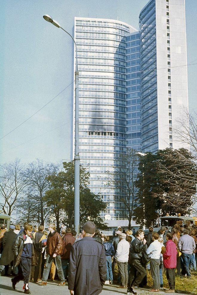 Фотография: Расстрел Дома Советов 4 октября 1993 года №11 - BigPicture.ru