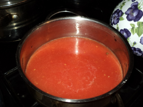 Огурцы в томатном соке.