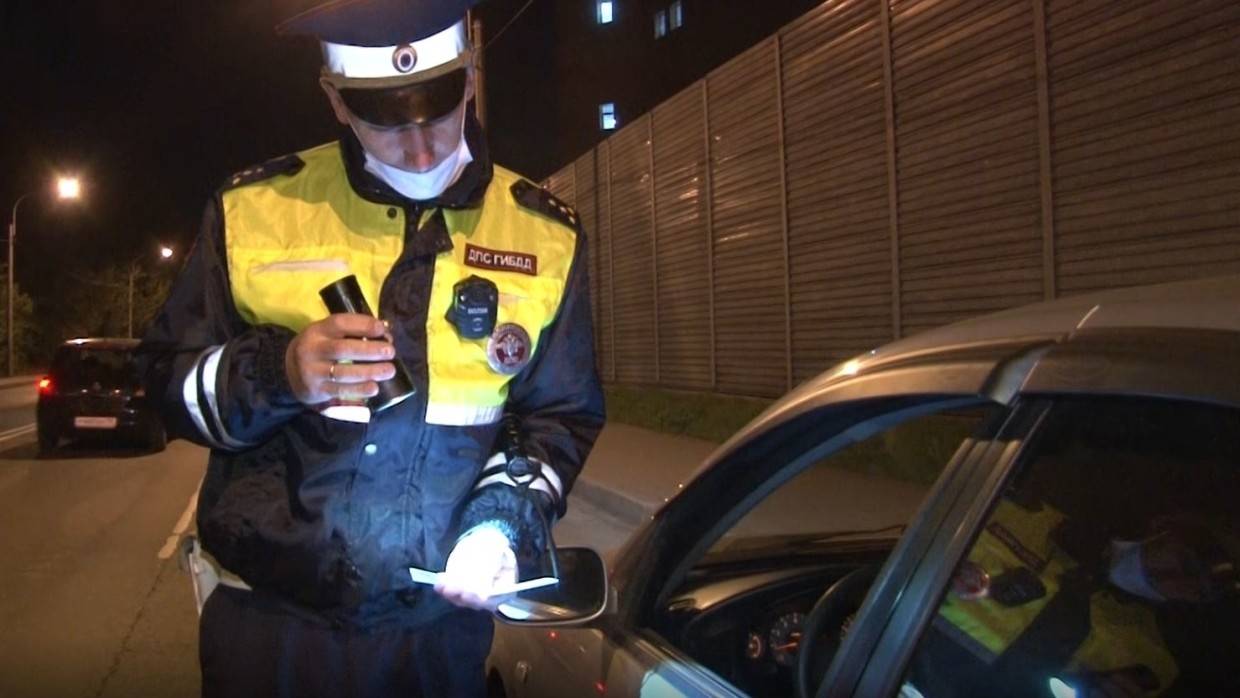 Ростовская полиция проверит видео с оскорбившим водителя инспектором ДПС
