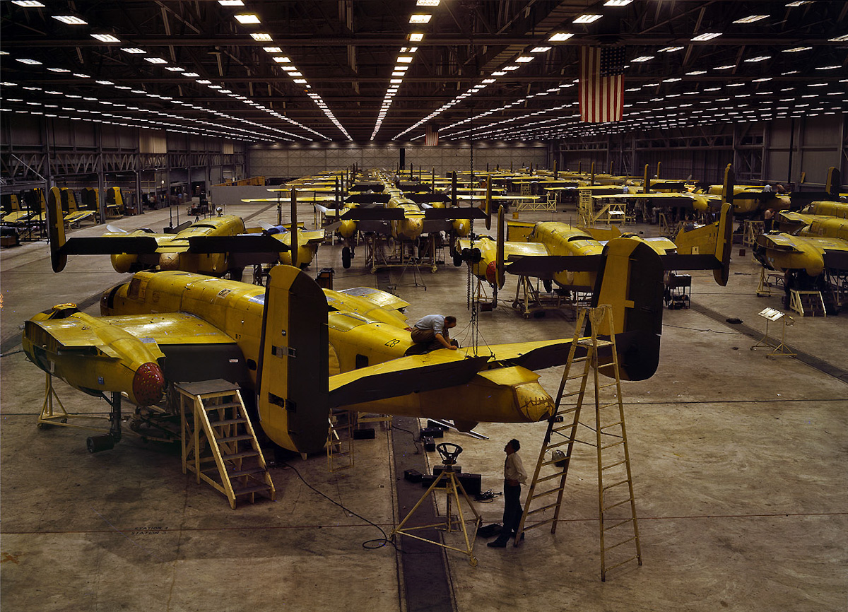 Фоторепортаж Альфреда Палмера 1942 года о том «как ковалось оружие победы». B-25 Mitchell Авиация