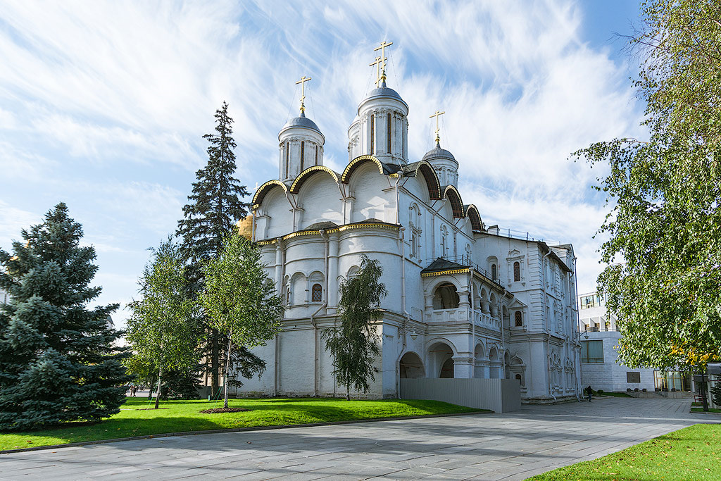 Храм апостолов в москве. Собор 12 апостолов и Патриаршие палаты. Патриарший дворец Московского Кремля. Собор 12 апостолов Московского Кремля. Патриарший дворец и Церковь двенадцати апостолов в Кремле (Москва).