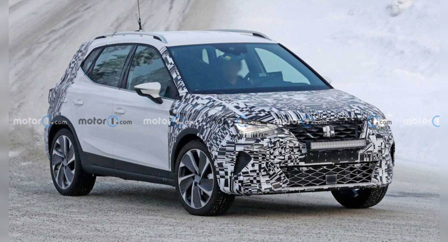 Обновлённая версия Seat Arona попала в объективы журналистов