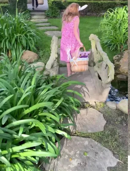 Меган Маркл показала новое видео с детьми от принца Гарри в честь католической Пасхи Меган, видео, МарклКадр, Маркл, Гарри, принца, честь, Лилибет, прямом, родился, супругов, через, людей, миллионы, наблюдали, эфире, Виндзорском, которой, замке, Вскоре