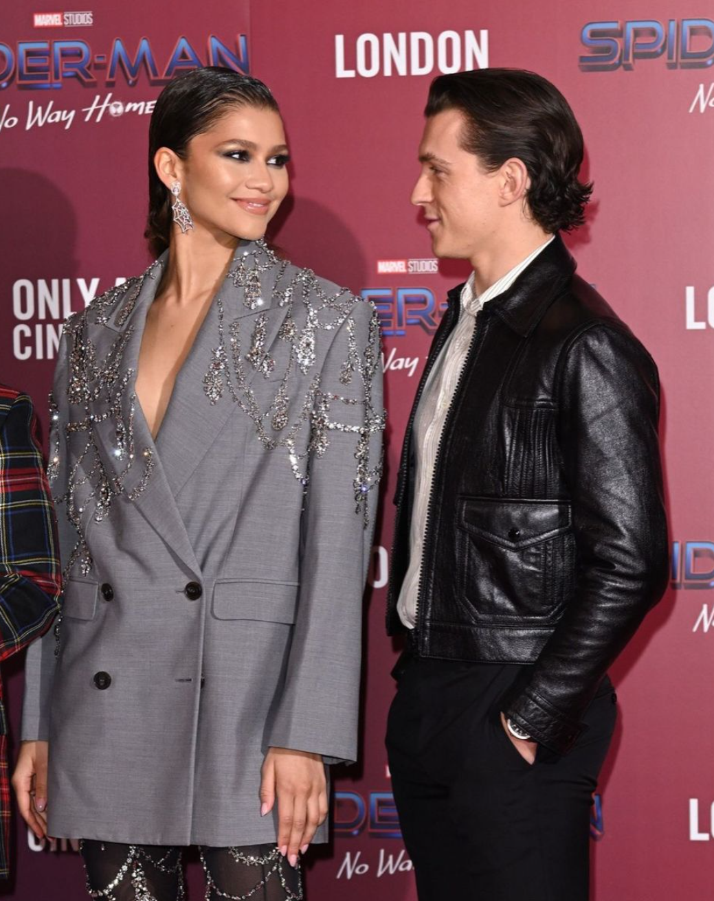 20 доказательств любви: история отношений самой милой пары Голливуда — Зендаи и Тома Холланда время, отношения, церемонии, премии, Зендаи, Зендая, певица, хотим, вручения, фанатов, поклонников, жизнь, ранее, новость, предложение, нечто, «Золотой, пальце, кольцом, сказал