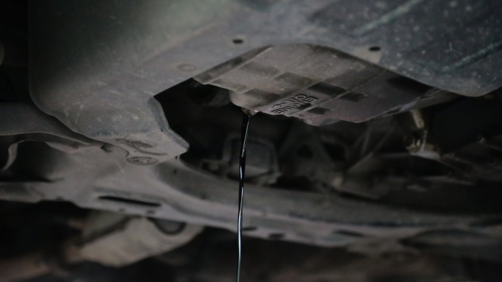 Всегда свежее: почему нельзя постоянно доливать масло вместо замены? Всегда свежее: почему нельзя постоянно доливать масло вместо замены? авто и мото,автоновости,автосоветы