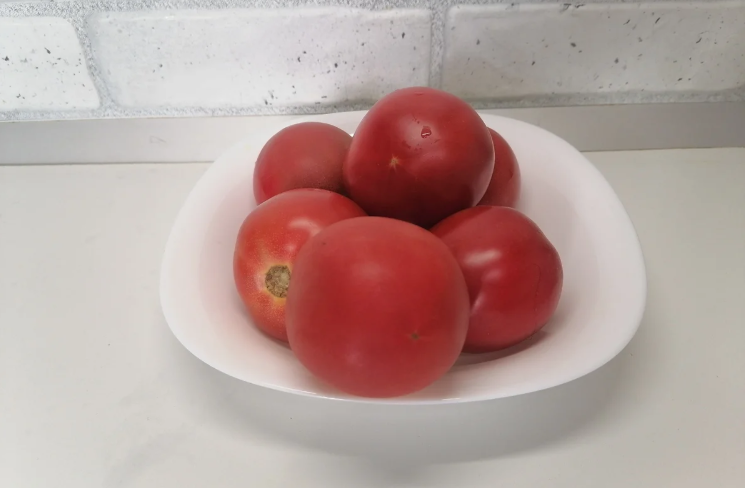 Замораживаю помидоры особенным способом. Зимой свежие можно не покупать!