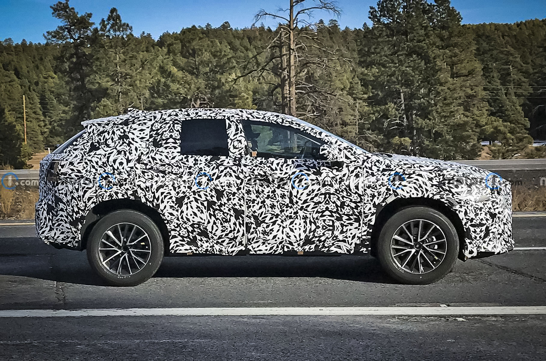 Lexus NX нового поколения впервые заметили на дороге Lexus NX нового поколения впервые заметили на дороге Новости