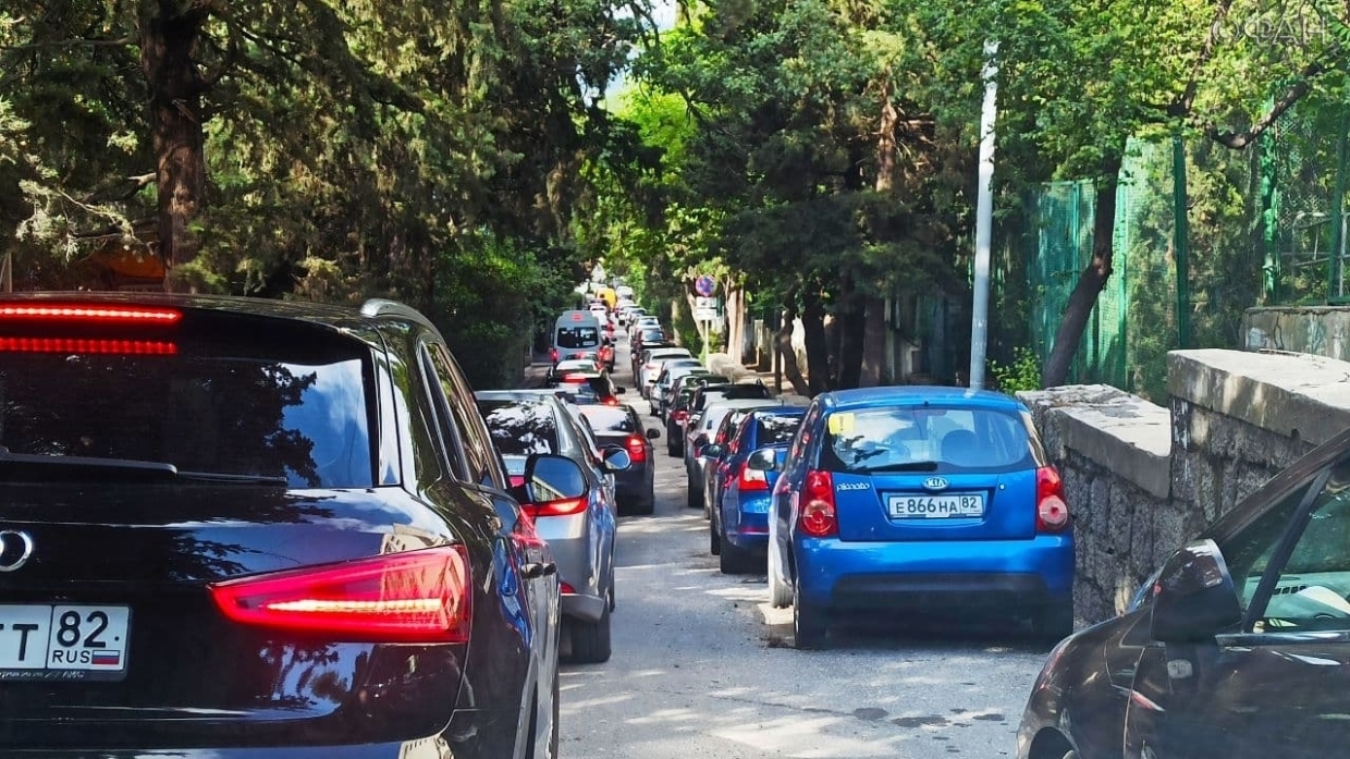 Житель Ялты рассказал правду о проблемах с бесплатными парковками в Крыму