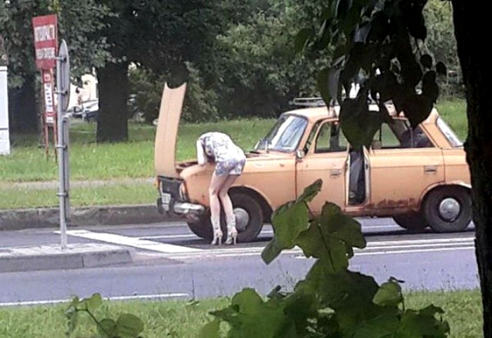 17 девушек, чьи отношения с автомобилями явно не заладились 