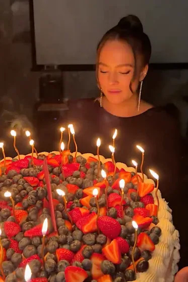 Мать в образе священника и трендовый торт: как Аглая Тарасова отметила день рождения с Ксенией Раппопорт, Юрием Колокольниковым, сестрой Софией и Антоном Филипенко Раппопорт, Ксения, Белякин, Аглая, София, Тарасовой, Тарасова, друзьями, Колокольников, Колокольникова, родила, рождения, актёр, ТарасоваДмитрий, отношениях, актрисы, Чайкина, Филипенко, Анастасия, вместе