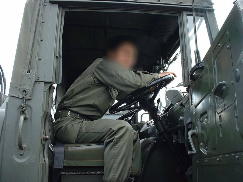 Военные грузовики и в огонь, и в воду Военные грузовики и в огонь, и в воду оружие