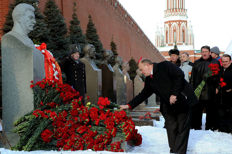 Сталин сегодня. Сталин Иосиф Виссарионович могила. Сталин Иосиф Виссарионович похороны. Сталин Иосиф Виссарионович похороны Сталина. Сталин Иосиф Виссарионович в мавзолее.