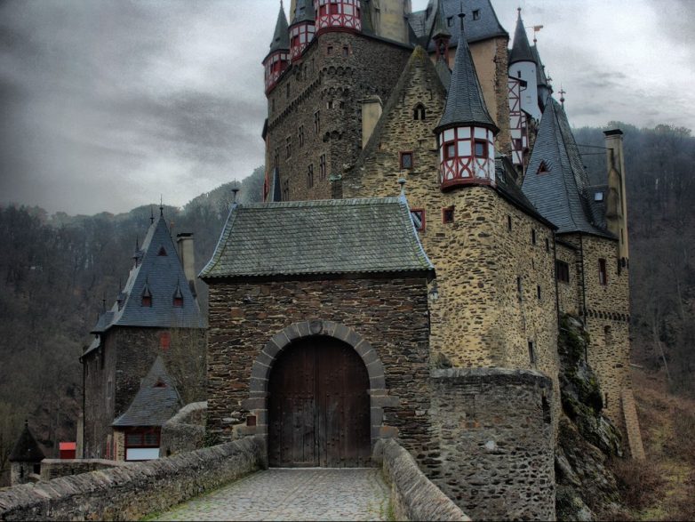 Неприступная твердыня: история замка Эльц Европа,замки,Франция